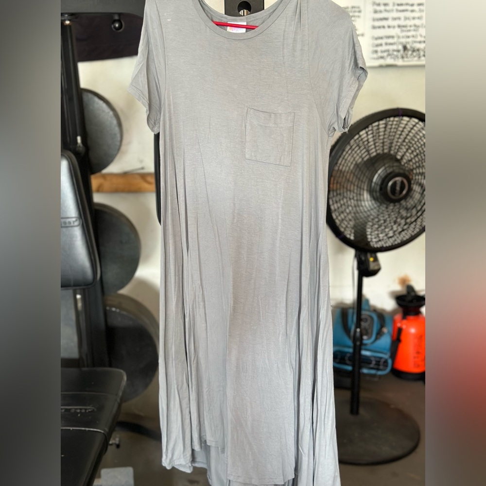 Women’s light gray dress
